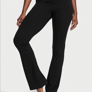 NWOT Victoria’s Secret Fold over flare yoga pants- M